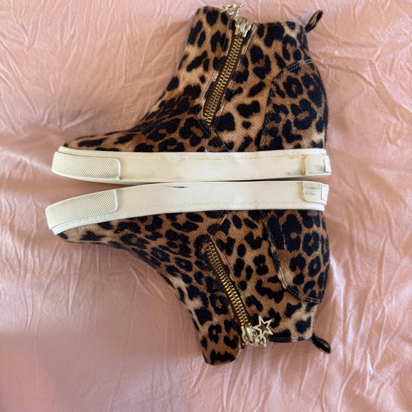 🛑SOLD 🛑 Girls Gianni Bini Leopard Print Bootie - Picture 9 of 10